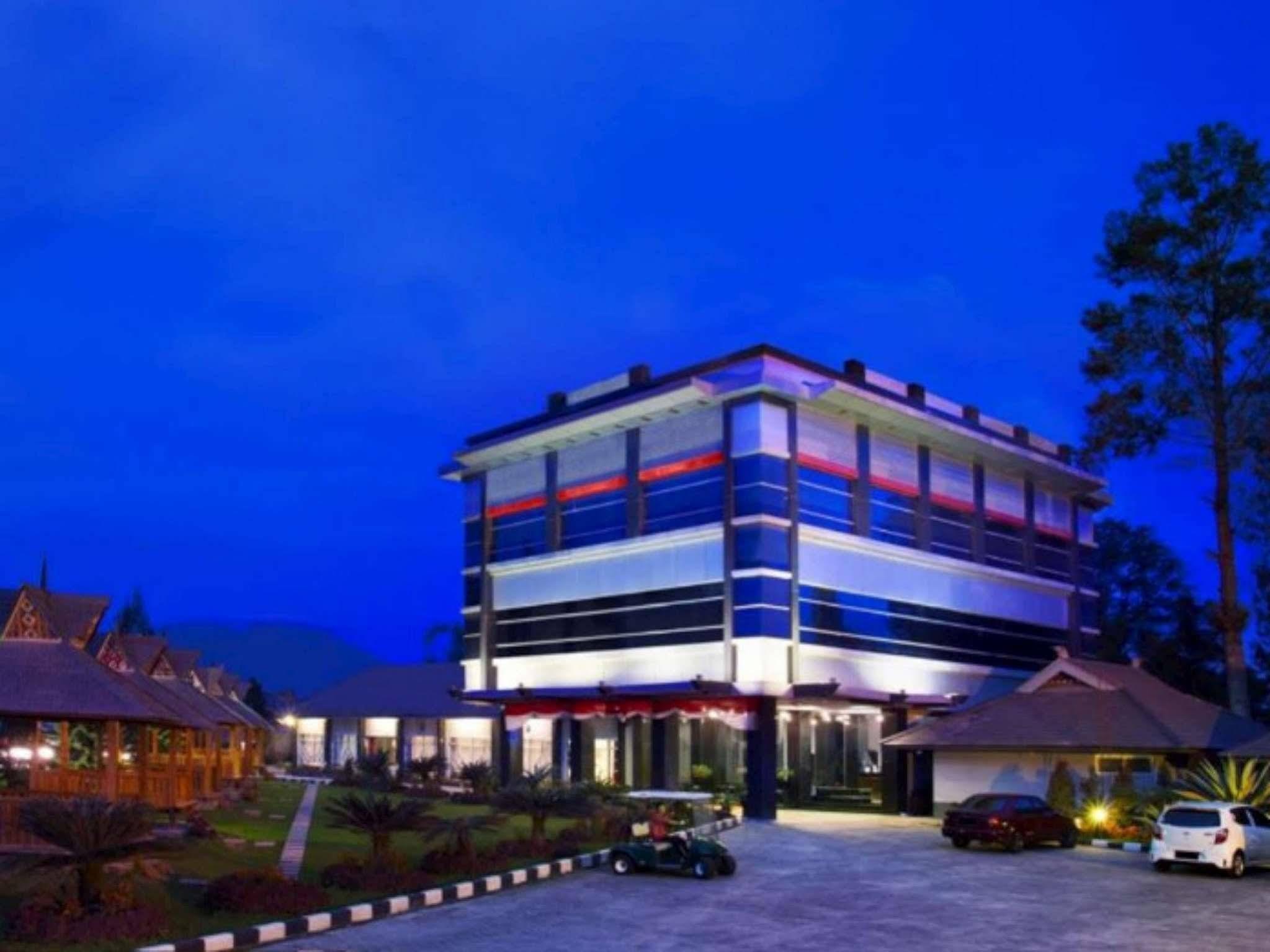 Rudang Hotel & Resort Berastagi Exterior photo